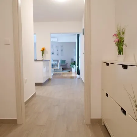 Arena With 3 Bedrooms In The Center *