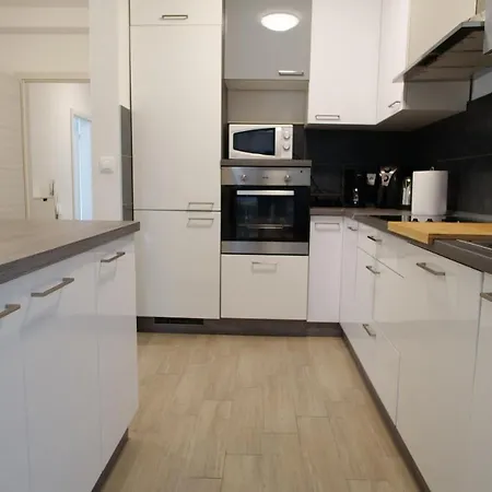 Arena With 3 Bedrooms In The Center *