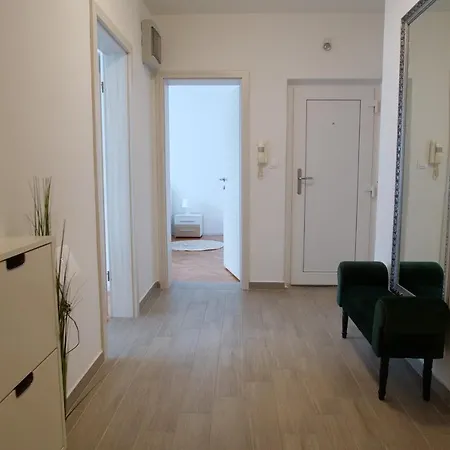 Arena With 3 Bedrooms In The Center Apartmán *