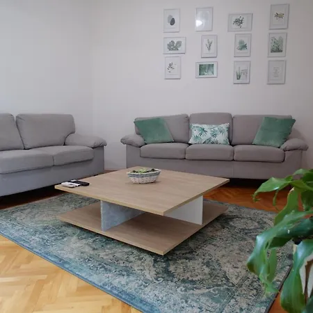 Arena With 3 Bedrooms In The Center * פולה