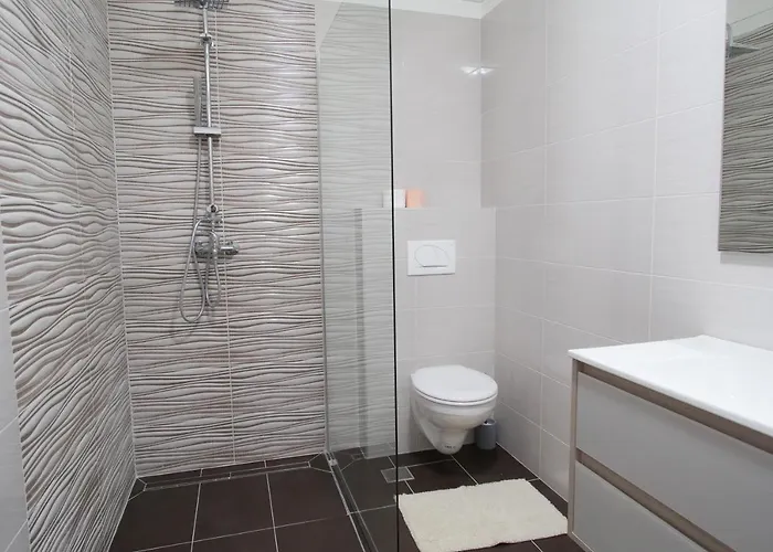 Apartman Arena With 3 Bedrooms In The Center Póla