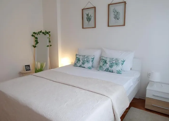 Arena With 3 Bedrooms In The Center Apartman Póla