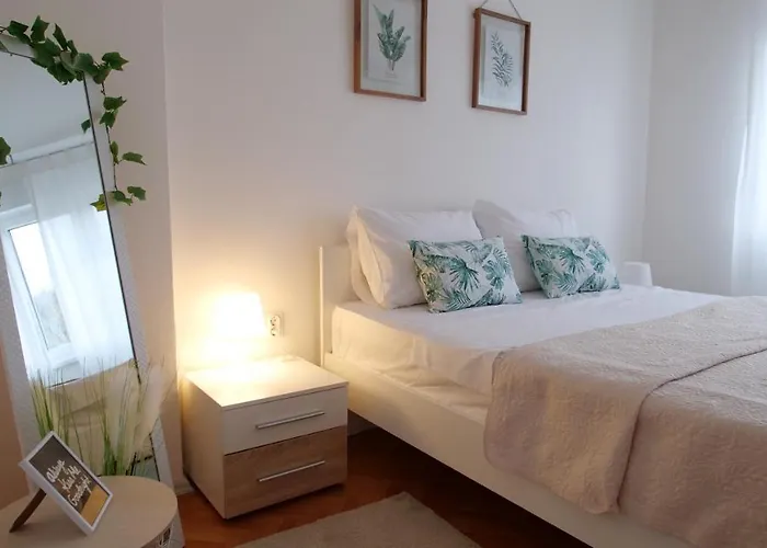 Arena With 3 Bedrooms In The Center Apartman *