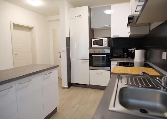 Arena With 3 Bedrooms In The Center Apartman *