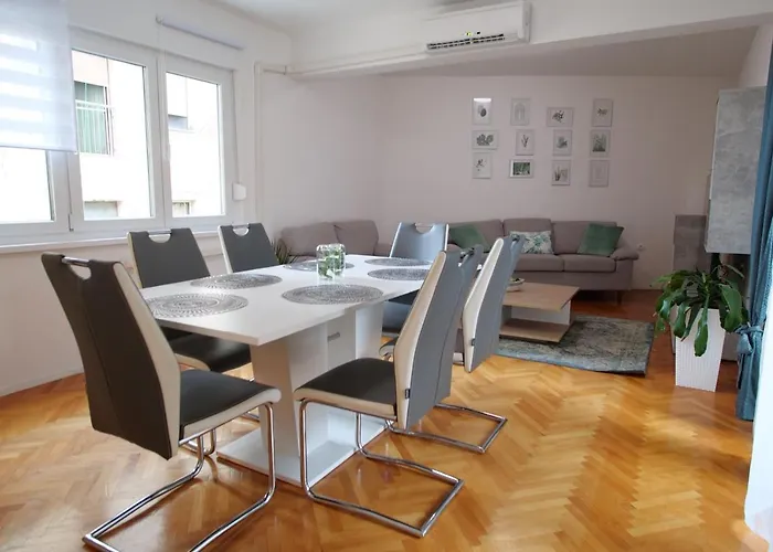 Arena With 3 Bedrooms In The Center Apartman *