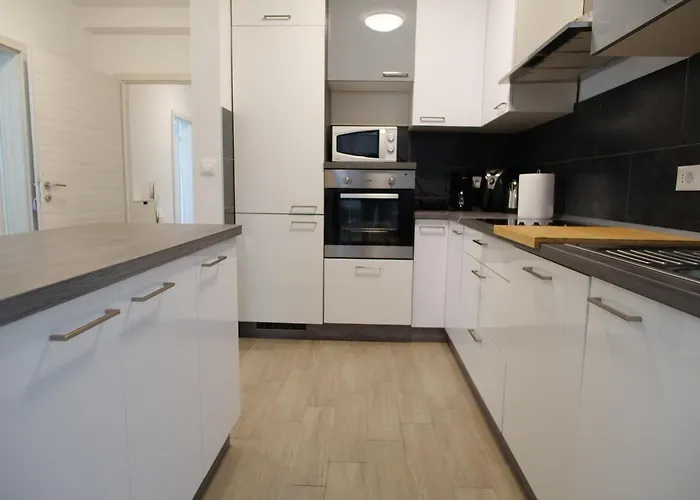 Arena With 3 Bedrooms In The Center *