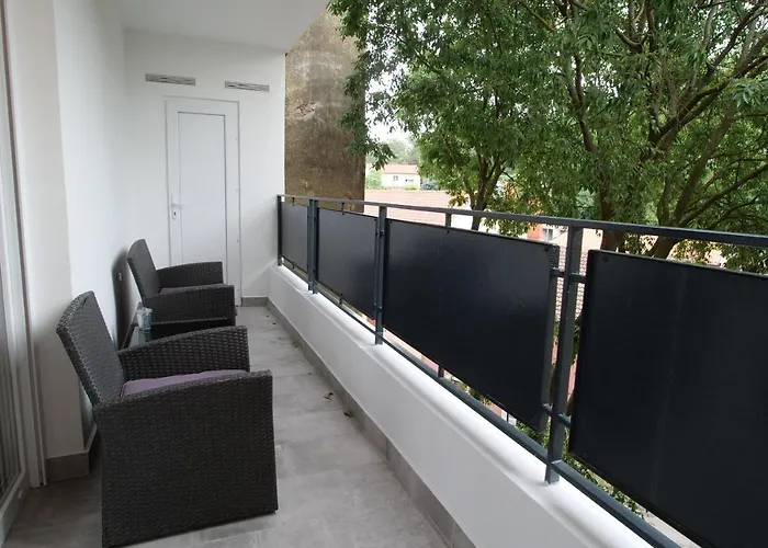 Arena With 3 Bedrooms In The Center