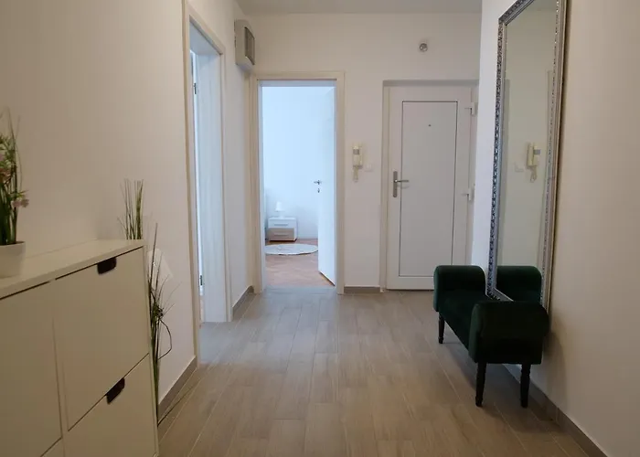 Arena With 3 Bedrooms In The Center Apartman *