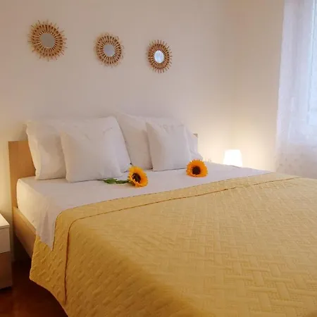 Arena With 3 Bedrooms In The Center 아파트